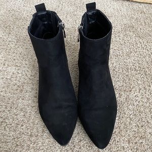 Women’s Black pointed booties